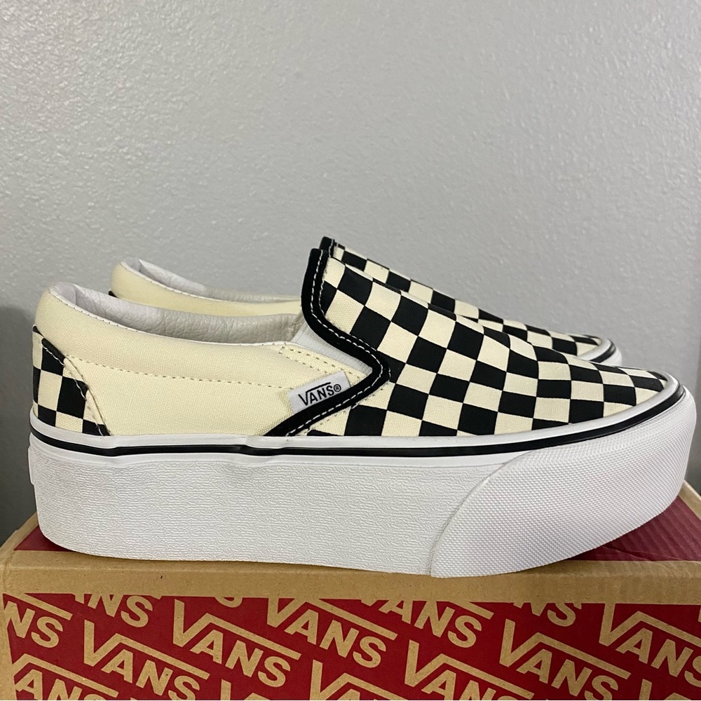 SOLD | Vans Platform Checkerboard Slip on , Size 6.5-7 Women’s/Size 5 Mens.